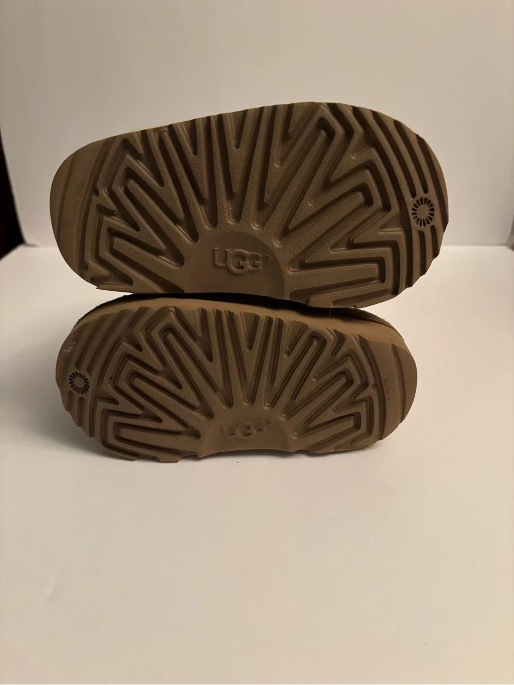 UGG Kids Chestnut Brown Suede Shearling with side bows size 6